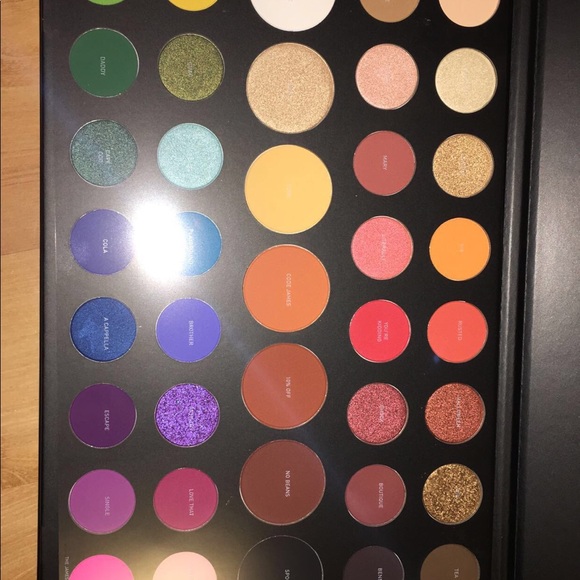 SOLD ❤️ Morphe JC palette - Picture 3 of 6